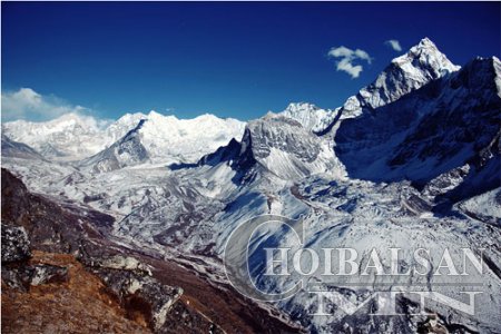 Гималайн оргилд баясалгаж суудаг Монгол даяанч дэлхийн хамгийн өндөр настай ...