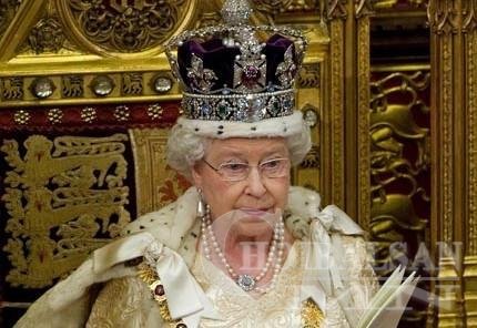Их Британийн хатан хаан Елизабет ирэх сард титмээ шилжүүлнэ
