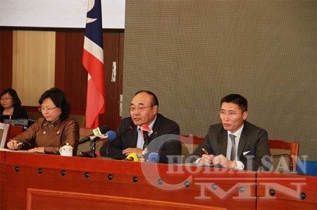 АН-ын бүлэг хэзээ нэг шийдэлдээ хүрч намынхаа бус улсынхаа ажлыг хийх юм бо ...