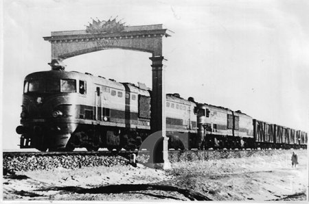 Монгол Улсад анхны галт тэрэг авчирсан өдрийг эргэн дурсав