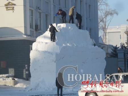 Манжуурт олон улсын мөсний баяр болж байна