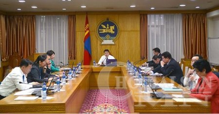 Татан буугдсан яам, агентлагийн ажилчид цалин, тэтгэмжээ авч чадаагүй байна