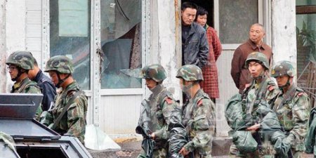 Хятад цагдаа нар Уйгуруудыг бууджээ
