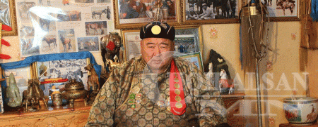 Тод манлай уяач, Хөдөлмөрийн баатар Д.Даваахүү: Шовхдуу засаатай азарга гол ...