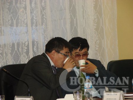 Засаг ноён С.Ганбат төрийн мэдлийн газрыг дур мэдэн бэлэглэжээ