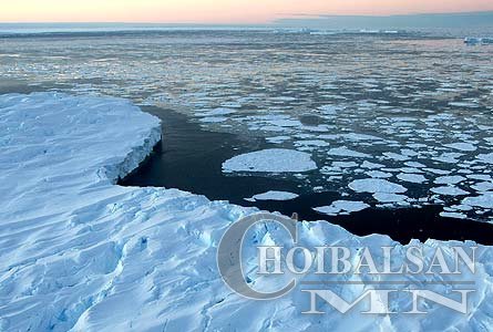 Гол мөрөн дээгүүр явган болон машинтай зорчихгүй байхыг анхааруулж байна