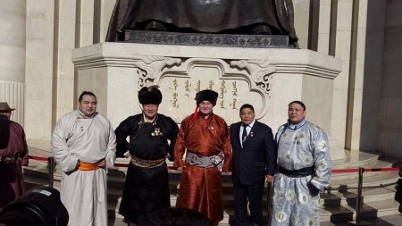 Хакухо М.Даваажаргал хөдөлмөрийн баатар болж Монголын ард түмэн хүндэтгэл үзүүллээ