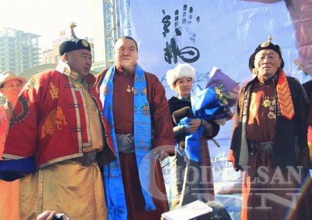 Хакухо М.Даваажаргал хөдөлмөрийн баатар болж Монголын ард түмэн хүндэтгэл ү ...