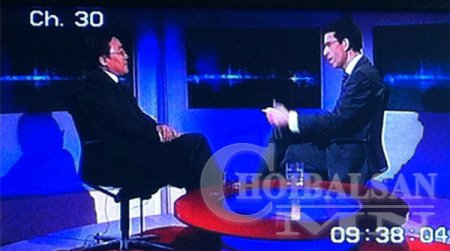 Г.Сарангэрэлийг тойрон эргэлдэнэ