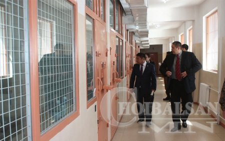 УИХ-ын гишүүд Цагдан хорих 461 дүгээр ангийн ажилтай танилцлаа