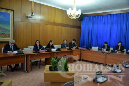Буриадын сэтгүүлчид парламентын үйл ажиллагаатай танилцаж байна