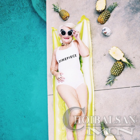 Instragram-ийн од 86-тай эмээ