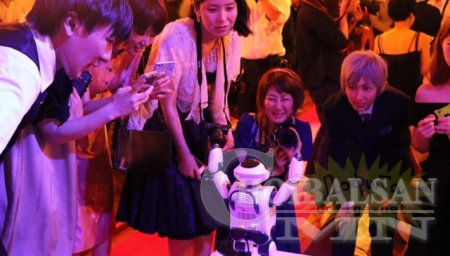 Японд дэлхийн анхны роботын хурим болжээ