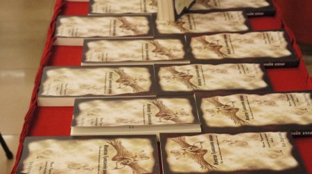 ЖОНАТАН ГУЛИБЭЛИЙН АЯЛАЛ: ЭРХ ЧӨЛӨӨГҮЙ ОРНООР АЯЛСАН ХАЧИРХАЛТАЙ ҮЛГЭР номын нээлт боллоо