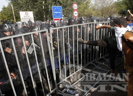 Унгар дүрвэгсдээс уучлал гуйхгүй Унгар дүрвэгсдээс уучлал гуйхгүй
