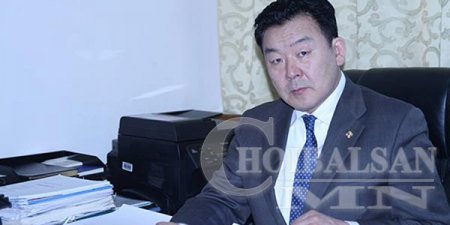 С.Цэрэнчимэдийн байрнаас ”хумсалсан” буруутан нь явж, явж Ц.Цолмон сайд бол ...