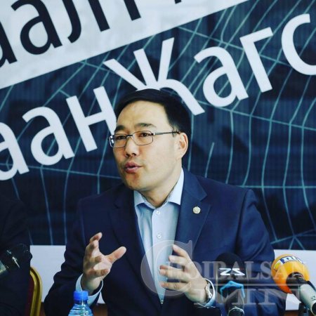 А.Мөнхбат: Надтай шүүхдэх намын дарга байвал шүүхдээрэй А.Мөнхбат: Надтай шүүхдэх намын дарга байвал шүүхдээрэй