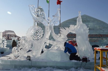  Олон Улсын мөсөн баримлын уралдааны эхний гурван байрыг нь Монголчууд эзэлжээ