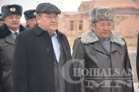 "Монгол дайчид"-ын хөшөөнд цэцэг өргөлөө