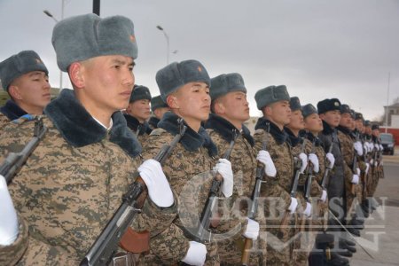 "Монгол дайчид"-ын хөшөөнд цэцэг өргөлөө