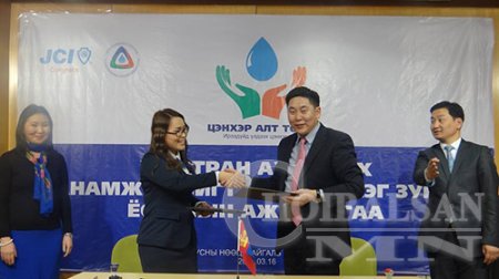 Санамж бичигт гарын үсэг зурлаа