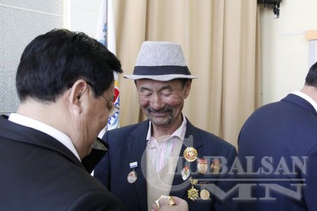 Чойбалсан хотод шагналын хур буулаа