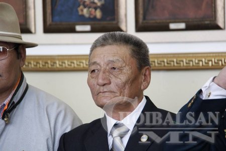 Чойбалсан хотод шагналын хур буулаа