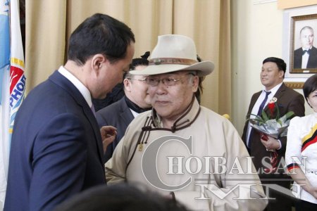 Чойбалсан хотод шагналын хур буулаа