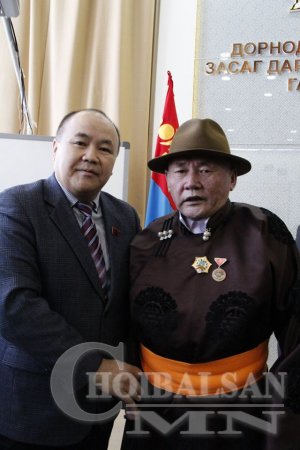 Чойбалсан хотод шагналын хур буулаа