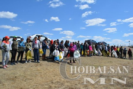 Хэрлэн голын эрэг ногоон бүсийн хогийг цэвэрлэлээ