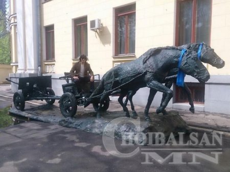 Дайнд шархадсан Монгол морь