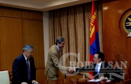 АН-ын дарга З.Энхболд, МАХН-ын дарга Н.Энхбаяр нар чуулганы нээлтээс өмнө Е ...