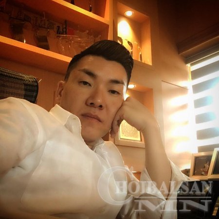 Камертоны Д.Болд УИХ-д сонгогдсон дуучин, бөх, залуу хүмүүсээ өмөөрлөө