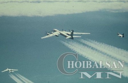 БНХАУ-ын бөмбөгдөгч онгоцууд Японы агаарын хилд ойртон очжээ
