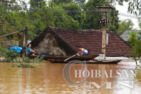 Вьетнамд нүүрлэсэн үерийн аюулын уршгаар 21 хүн амь насаа алджээ