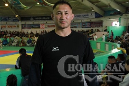Л.Лувсандэмбэрэл: Бөмбөгдөгч онгоцны шуугиан дунд бэлтгэлээ хийдэг байлаа