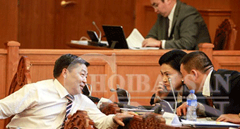 МАН-ын бүлгийн дарга Д.Хаянхярваагаас ам асууя