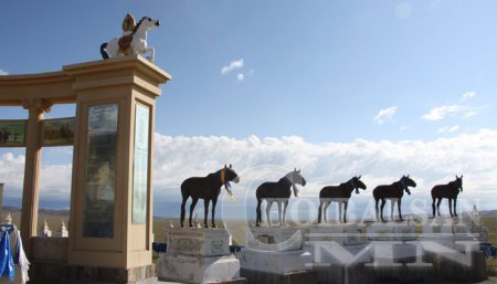 Монгол морины бахархам түүх."Хар морь Монгол" болсон явдал