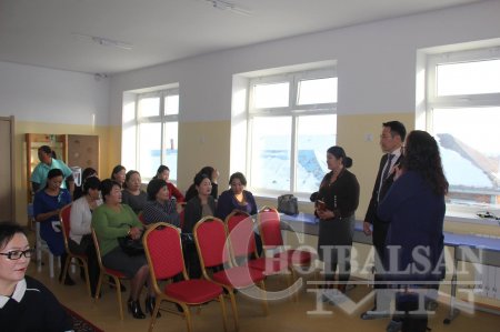 Цэцэрлэгийн эрхлэгч нарын сургалт болж байна.