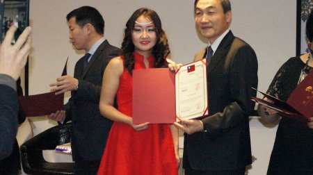 Тайваны тэтгэлгээр суралцсан төгсөгчид тоног төхөөрөмжөө гардаж авлаа