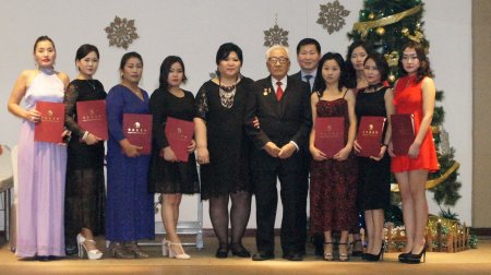 Тайваны тэтгэлгээр суралцсан төгсөгчид тоног төхөөрөмжөө гардаж авлаа