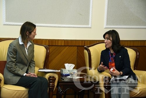 УИХ-ын гишүүн М.Оюунчимэг Азийн сангийн суурин төлөөлөгчийг хүлээн авч уулз ...