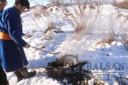 Өнгөрсөн жилийн түймрээс үйлдсэн хүлэр одоог хүртэл уугиж байна