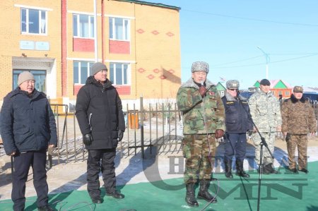 Монгол улсын шадар сайд У.Хүрэлсүх　Баяндун суманд ажиллаж байна