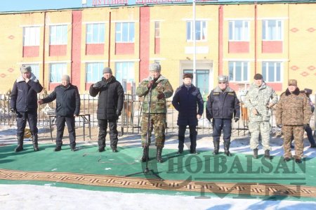 Монгол улсын шадар сайд У.Хүрэлсүх　Баяндун суманд ажиллаж байна