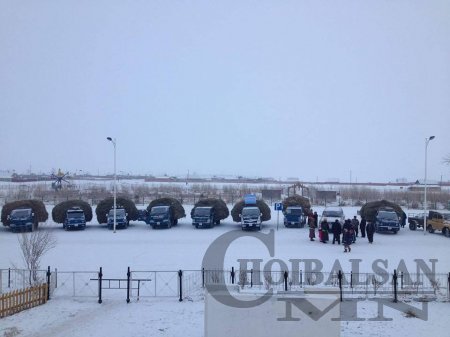 Дашбалбар суманд "Халуун сэтгэлийн хандивын цуваа ирэв"