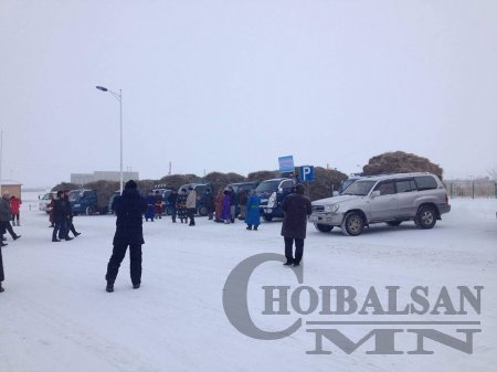 Дашбалбар суманд "Халуун сэтгэлийн хандивын цуваа ирэв"