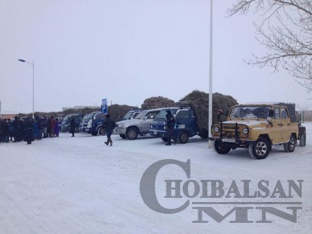 Дашбалбар суманд "Халуун сэтгэлийн хандивын цуваа ирэв"