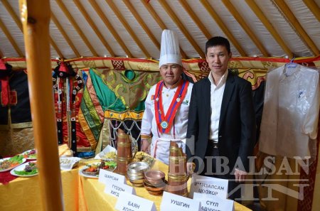 "Дорнын аялал" үзэсгэлэн яармагт Политехникийн коллеж оролцлоо