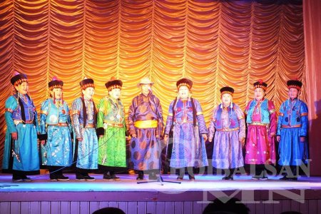  Дорнод аймгийн "Эгшиглэнт аялгуу" хамтлаг Дашбалбар суманд уран бүтээлийн тоглолт  хийв